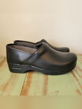 Dansko EU 44 Unisex Slip on Black Leather Professional Clog Shoes